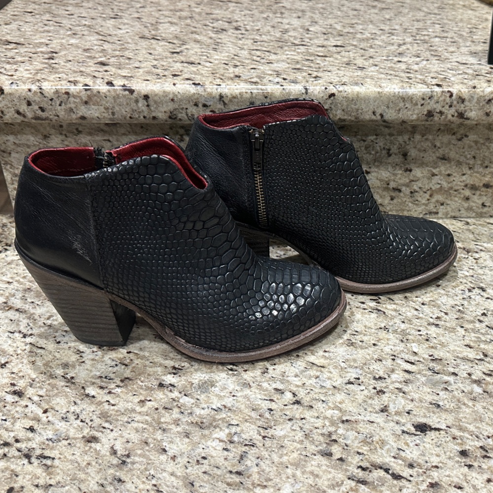 Freebird DETROIT 8 Black Snake Ankle Boots